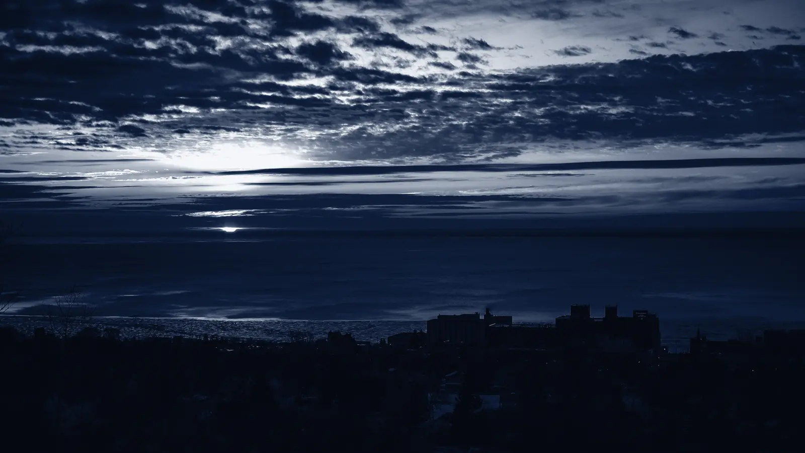 Sunrise over Lake Superior at Duluth